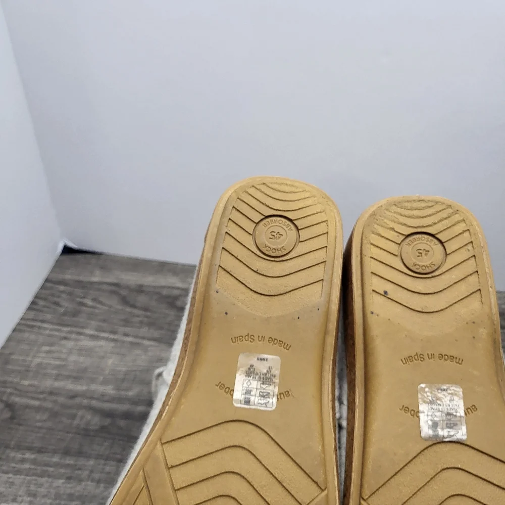 Taos Footwear gently used